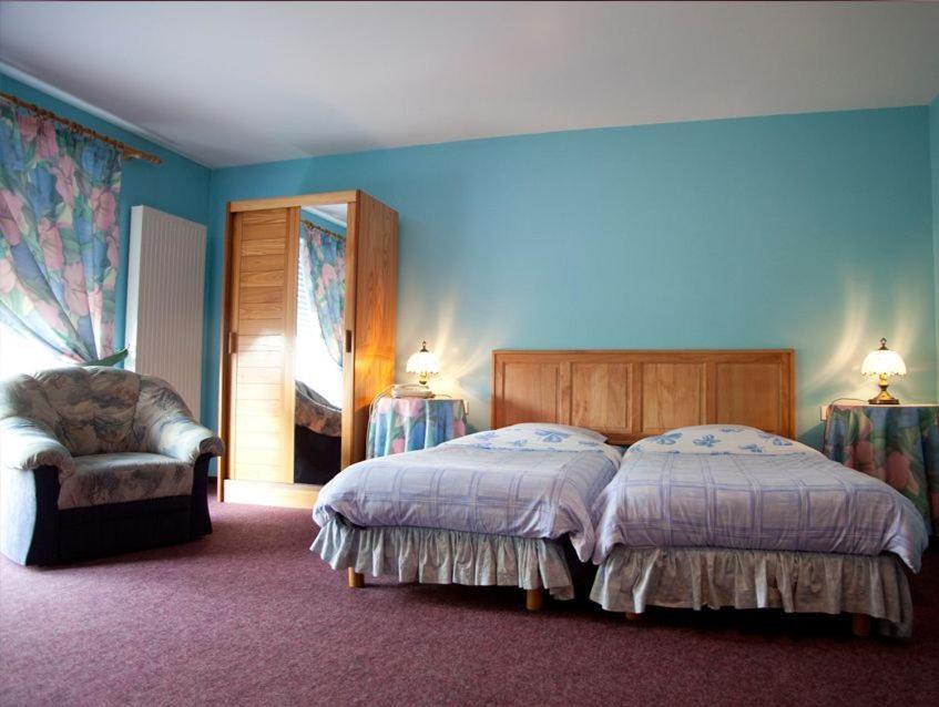 Aux Deux Clefs Hotel Petersbach Стая снимка
